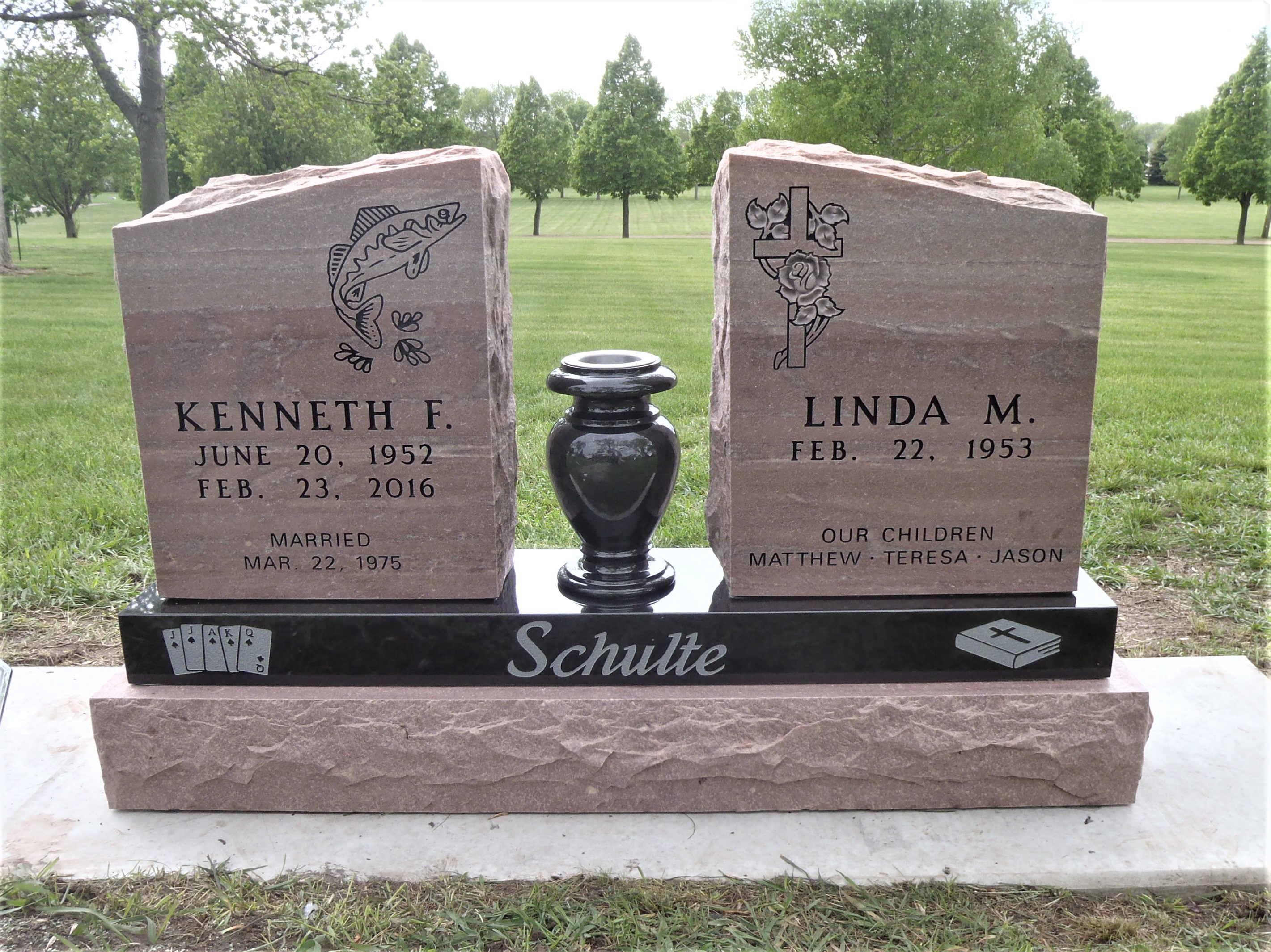 Family Memorials By Gibson Black And Quartzite Special Shape Family   SCHULTE KENNETH LINDA 